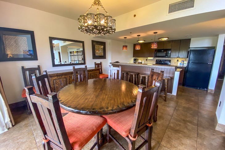 3-bedroom Grand Villa dining room