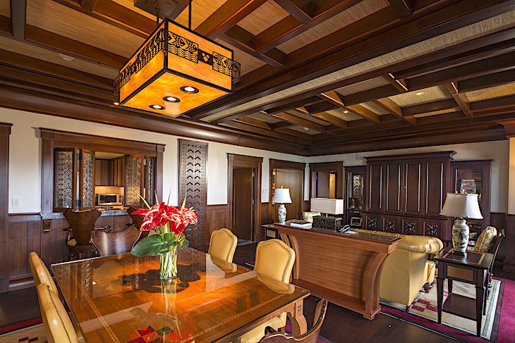 ‘Ahu ‘Ula Presidential Suite Dining Area