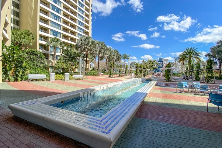 Cooling fountains add to the ambience