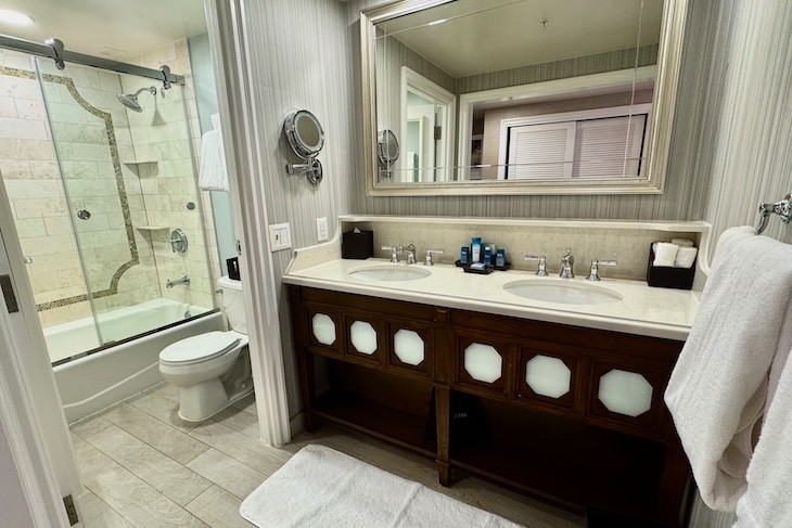 Resort View Room bath