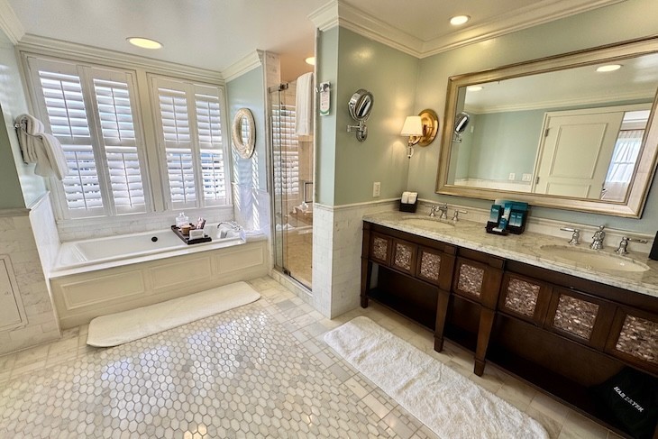 Presidential Newport Suite Primary Bath