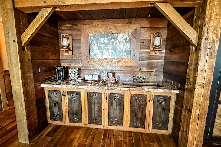 Big Thunder Suite Bar