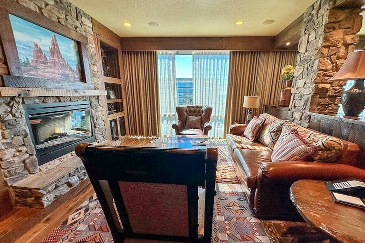 Big Thunder Suite Living Room