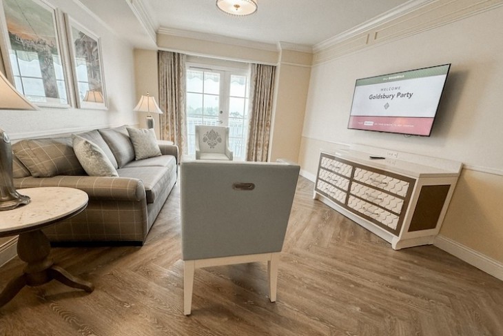 Deluxe Room sitting area