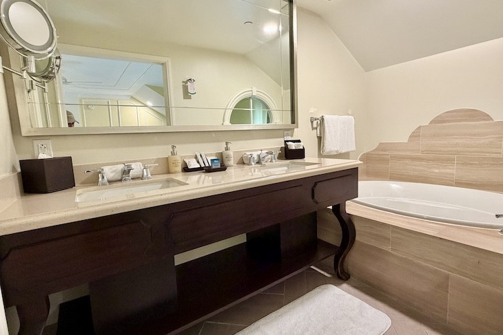 Garden Room Primary Bath