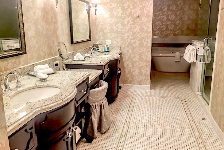 Steeplechase Suite's master bath