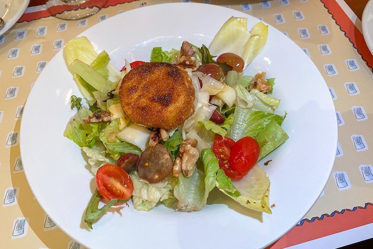 Salade de chèvre chaud