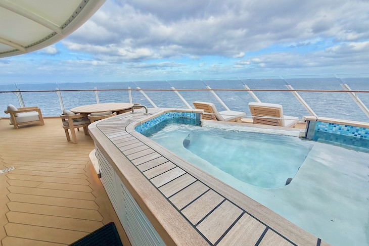 Concierge 2-Story Royal Suite (Hero Suite) with Verandah whirlpool