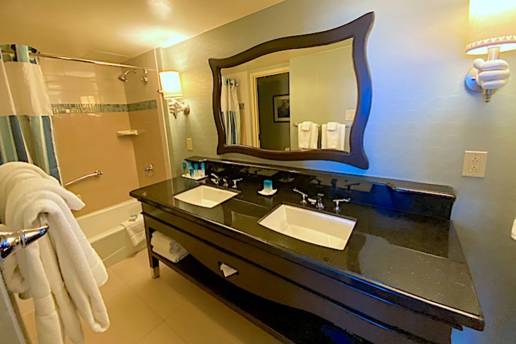 Standard Guest Room Bath - Adventure Tower