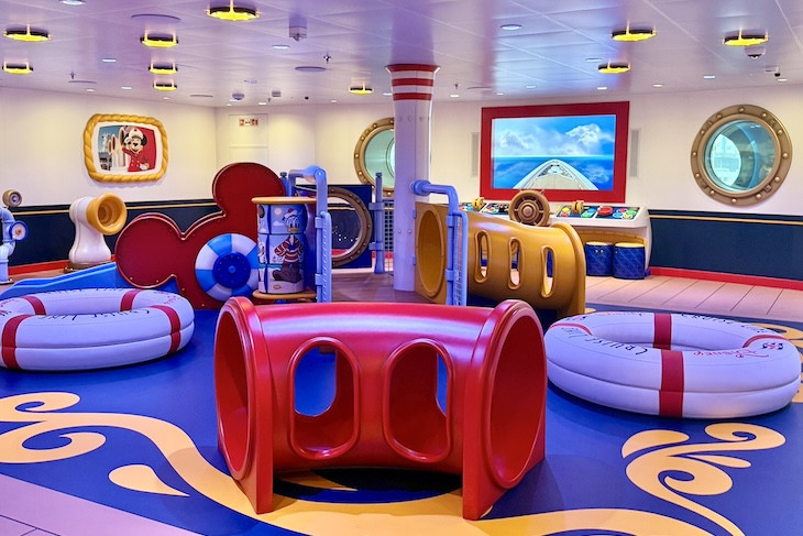 Mickey & Minnie Captain’s Deck