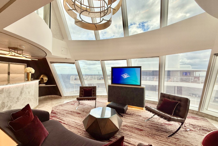 
Concierge Destiny Tower Suite living room