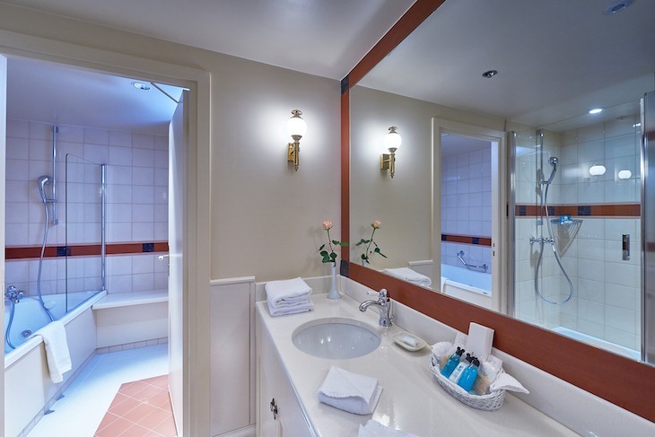 Disney Newport Bay Club® Presidential Suite master bath