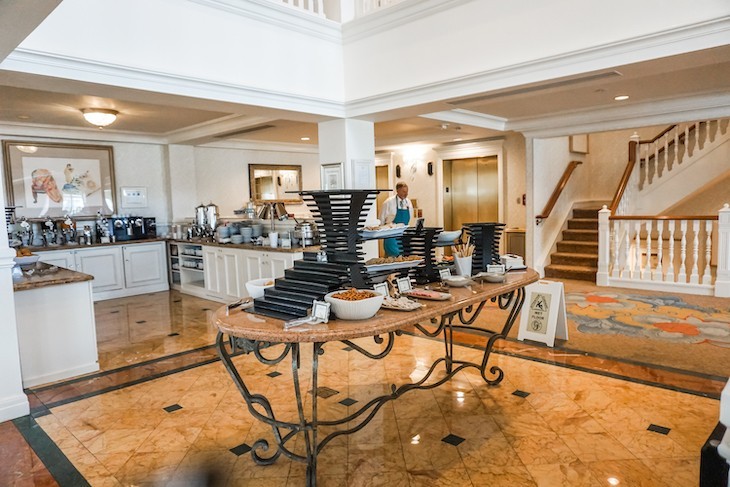 Royal Palm Club lounge