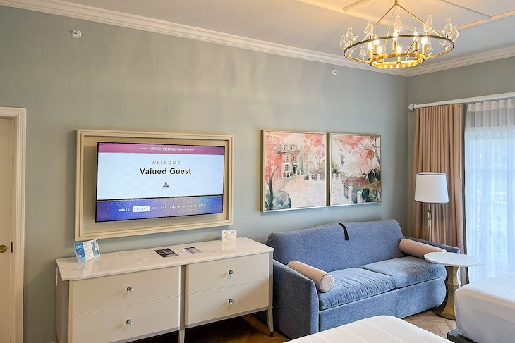 Standard guest room daybed area