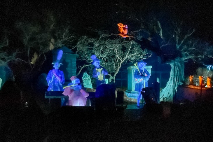 Haunted Mansion ghost graveyard