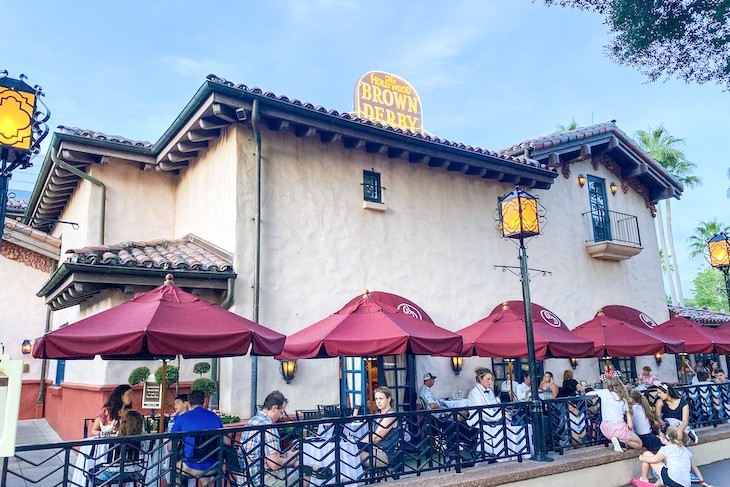 Hollywood Brown Derby Outdoor Lounge