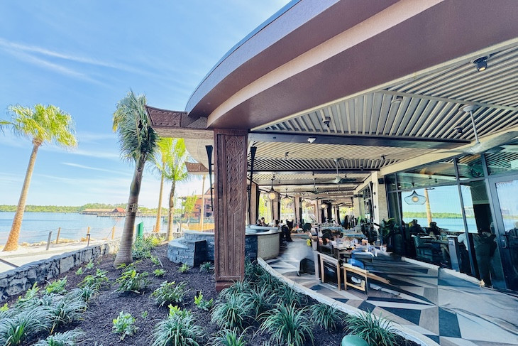 Island Tower's Wailulu Bar & Grill