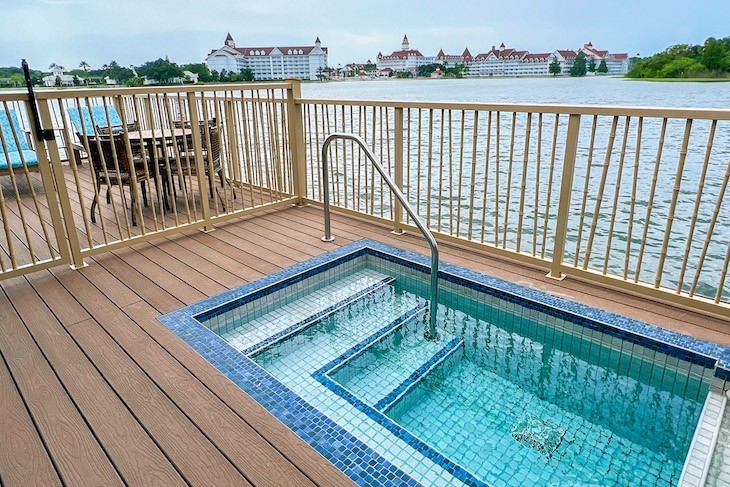 Bungalow plunge pool