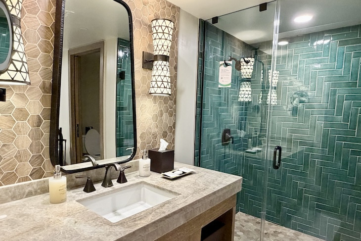 Honeymoon Room bath