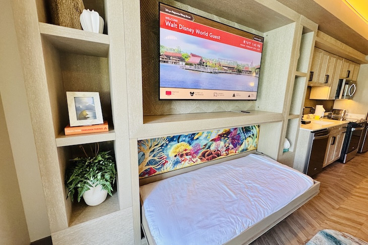 Island Tower Two-Bedroom Villa flip-down single bed