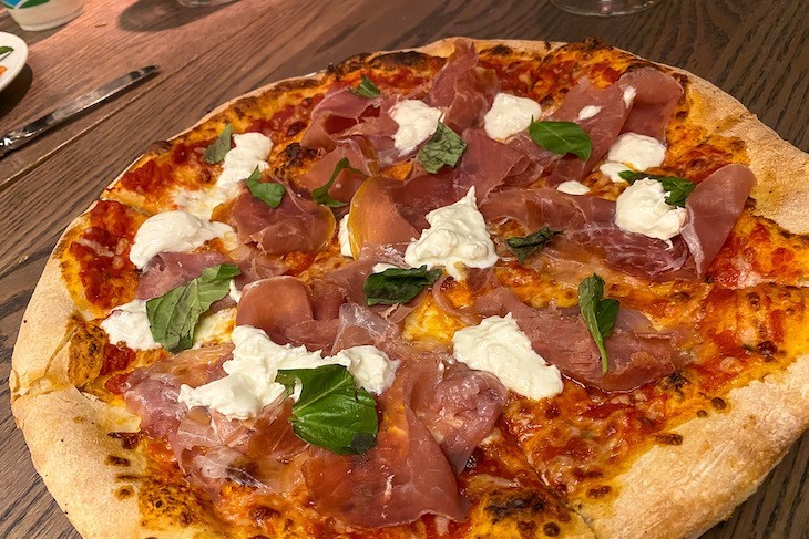 Prosciutto e Burrata Pizza