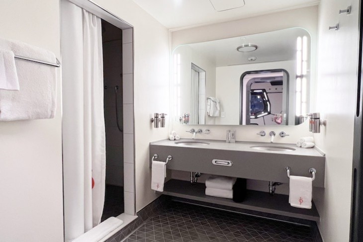 Galaxy Class Suite bath