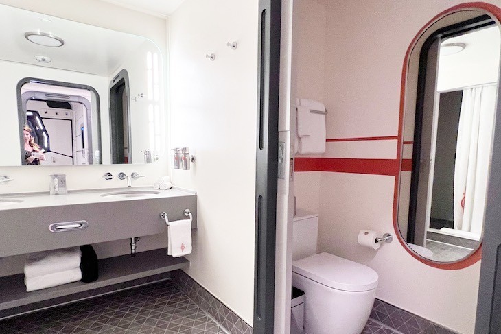 Galaxy Class Suite bath