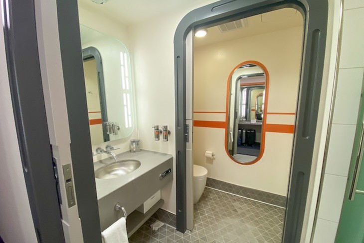 Standard Cabin bath