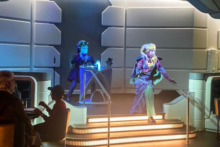 The galactic superstar Gaya is the first evening's entertainment in the dining room
