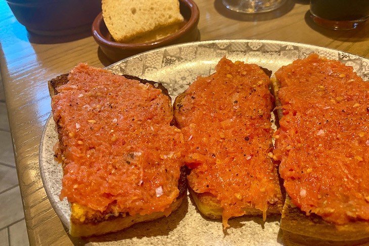 Pan con Tomate