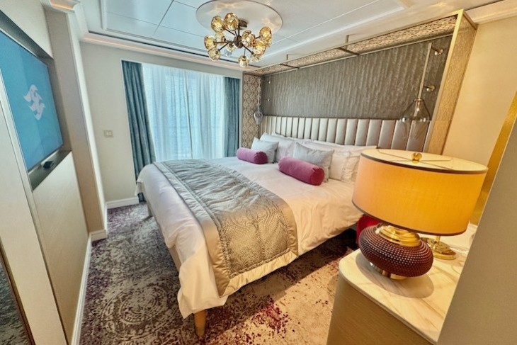 1-story Rajah Royal Suite guest bedroom
