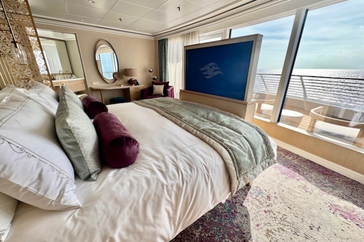 1-story Rajah Royal Suite primary bedroom