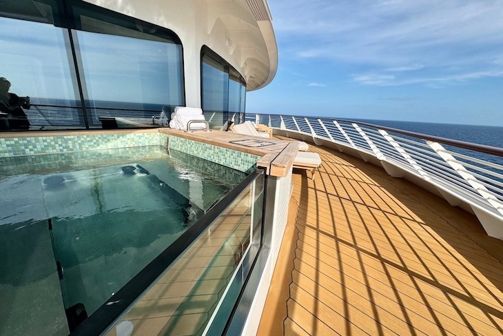1-story Bagheera Royal Suite verandah whirlpool