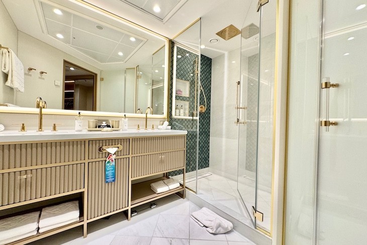 2-Story Rajah Royal Suite guest bath