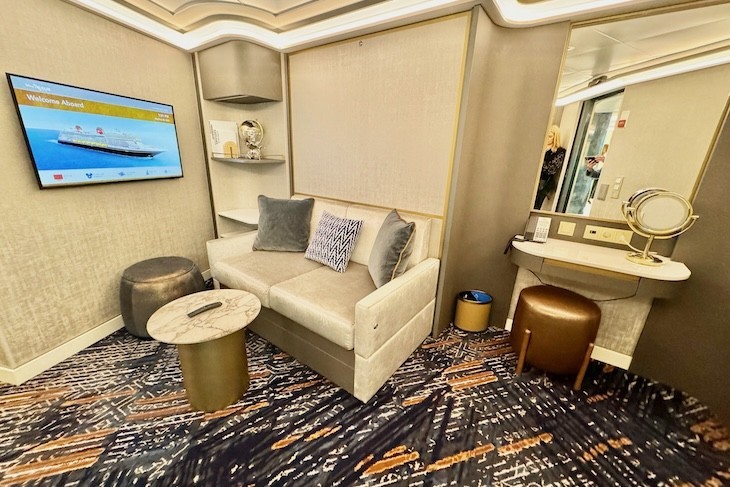 Tomorrow Tower Suite office/bedroom