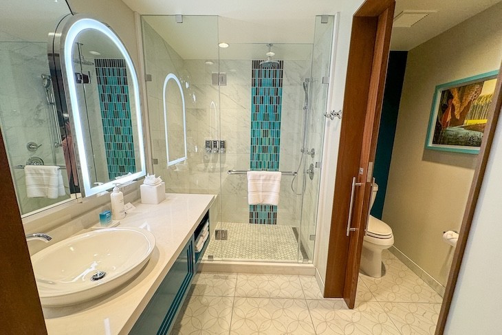 Deluxe Studio Bath