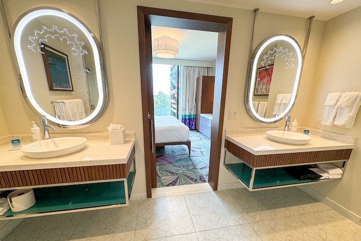 2 Bedroom Villa Primary Bath