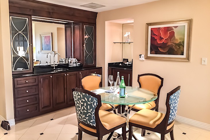 Deluxe Suite dining area