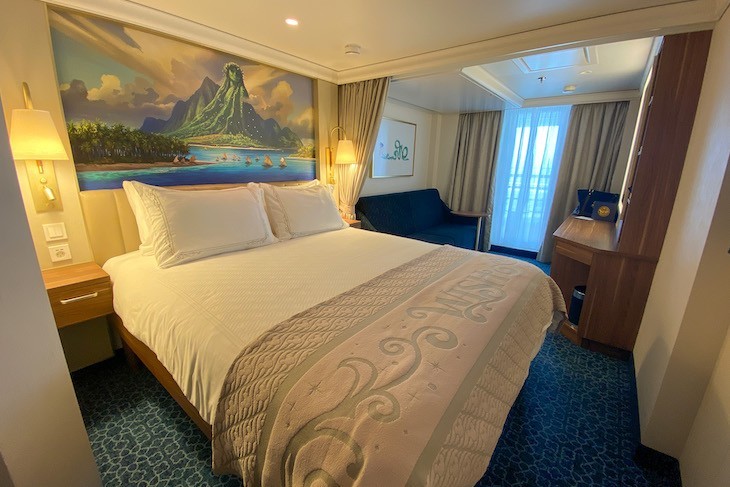 Moana-themed Deluxe Oceanview Stateroom with Verandah 