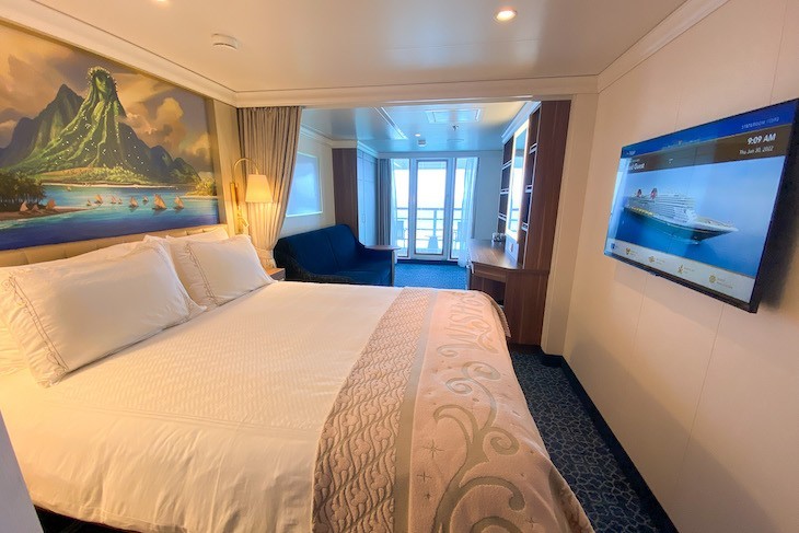 Moana-themed Deluxe Family Oceanview Stateroom with Verandah