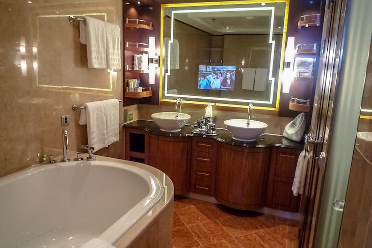 Disney Dream and Fantasy's One-bedroom Suite Master Bath