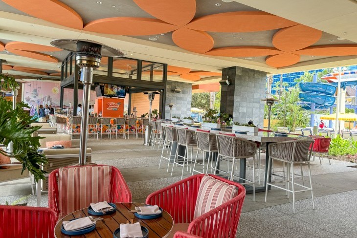 Palm Breeze Bar poolside dining