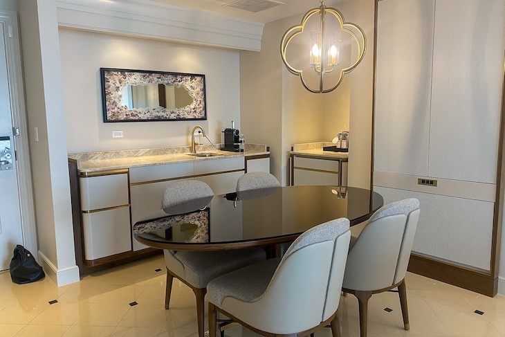 Deluxe Suite dining area
